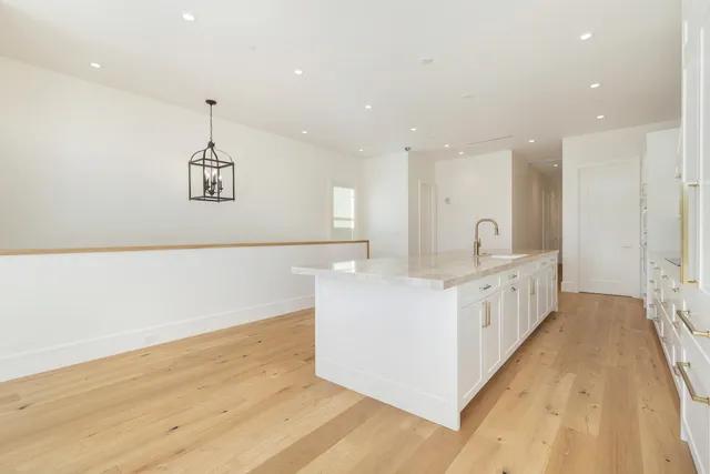 $15,000 | 261 Royal Poinciana Way, Palm Beach, FL 33480