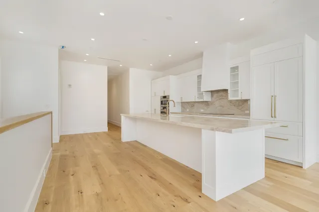 $15,000 | 261 Royal Poinciana Way, Palm Beach, FL 33480