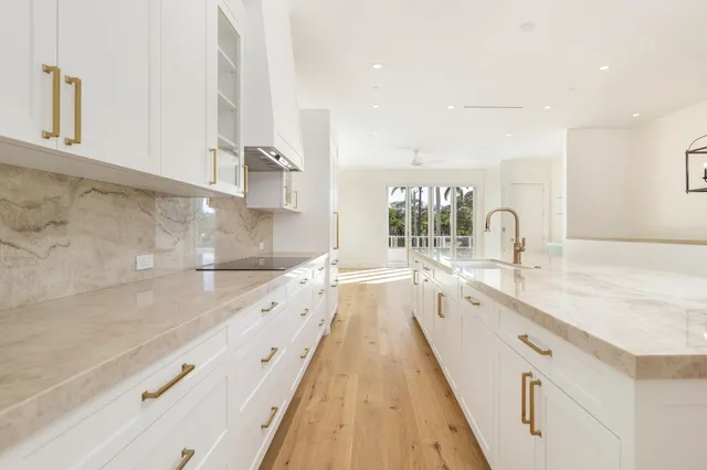 $15,000 | 261 Royal Poinciana Way, Palm Beach, FL 33480