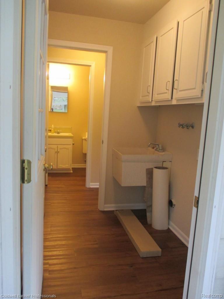 2033 Indian Road Lapeer, MI 48446 - Photo 42 of 55 Laundry.jpg