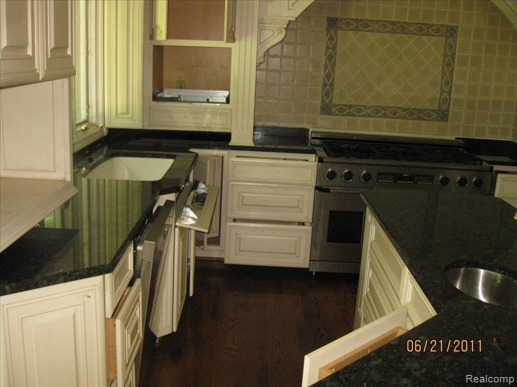8849 Bridge Road Grosse Ile, MI 48138 - Photo 14 of 25 Kitchen 2 of 2