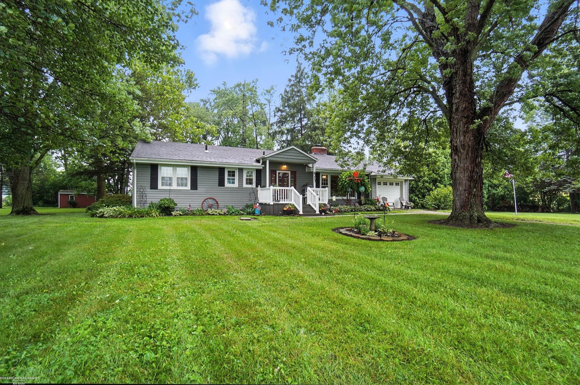 6213 Bibb Road Ottawa Lake, MI 49267 - Photo 4 of 45 50183759-d9b1c0c6-8a25-4f6d-8470-c4a9eb9e32b0.JPG