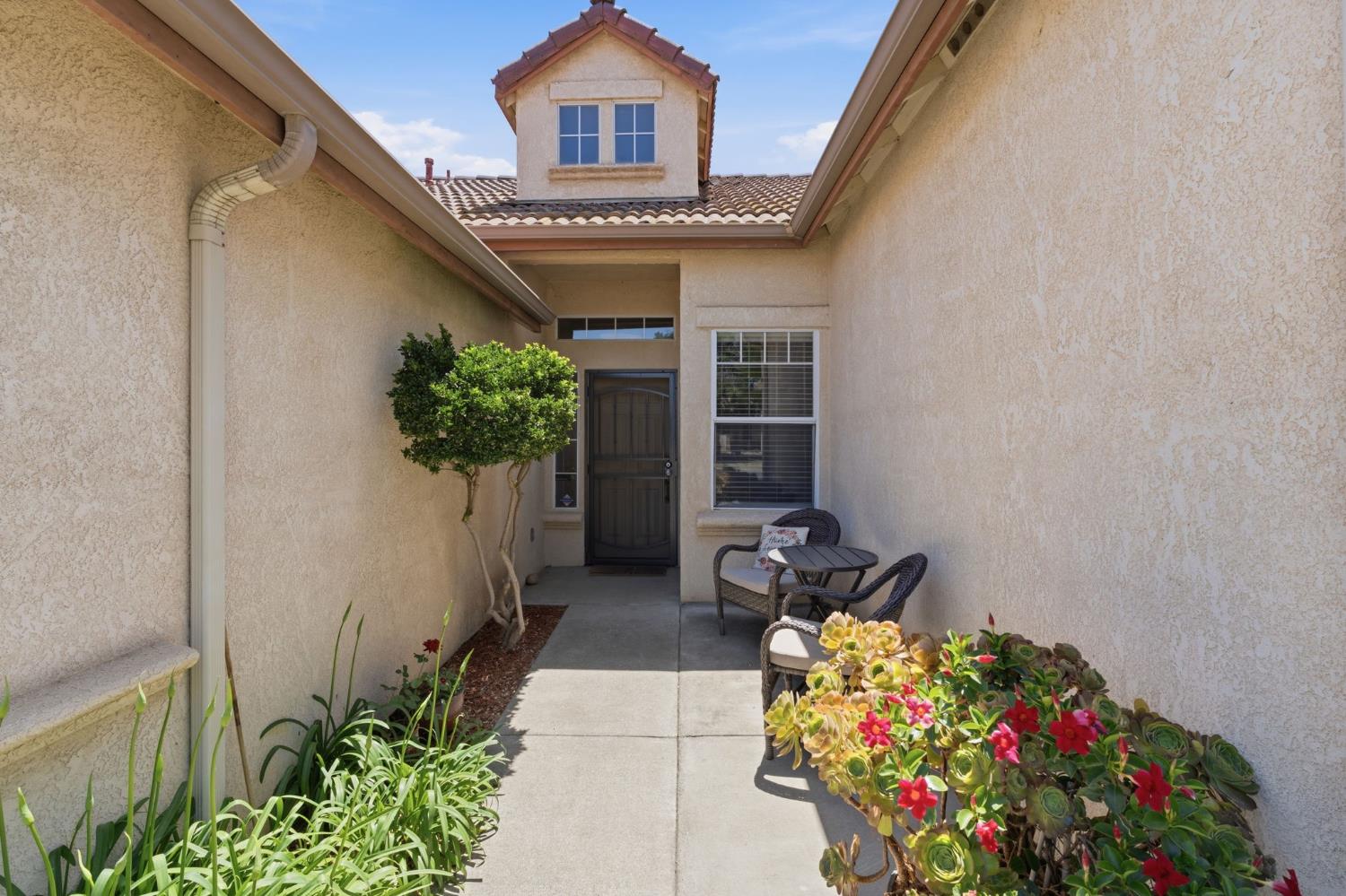 1757 Homestead Way Lemoore, CA 93245 - Photo 4 of 35 a front view of a house