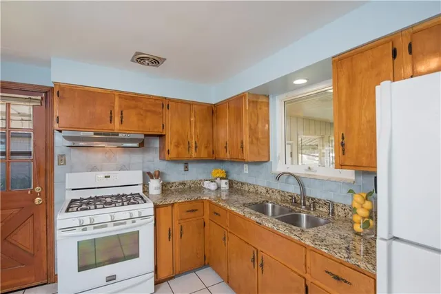 $269,900 | 230 Lenore Drive, McKees Rocks, PA 15136