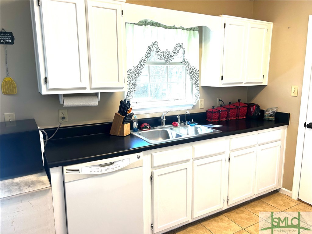100 Holly Drive Springfield, GA 31329 - Photo 5 of 22 kitchen sink with window