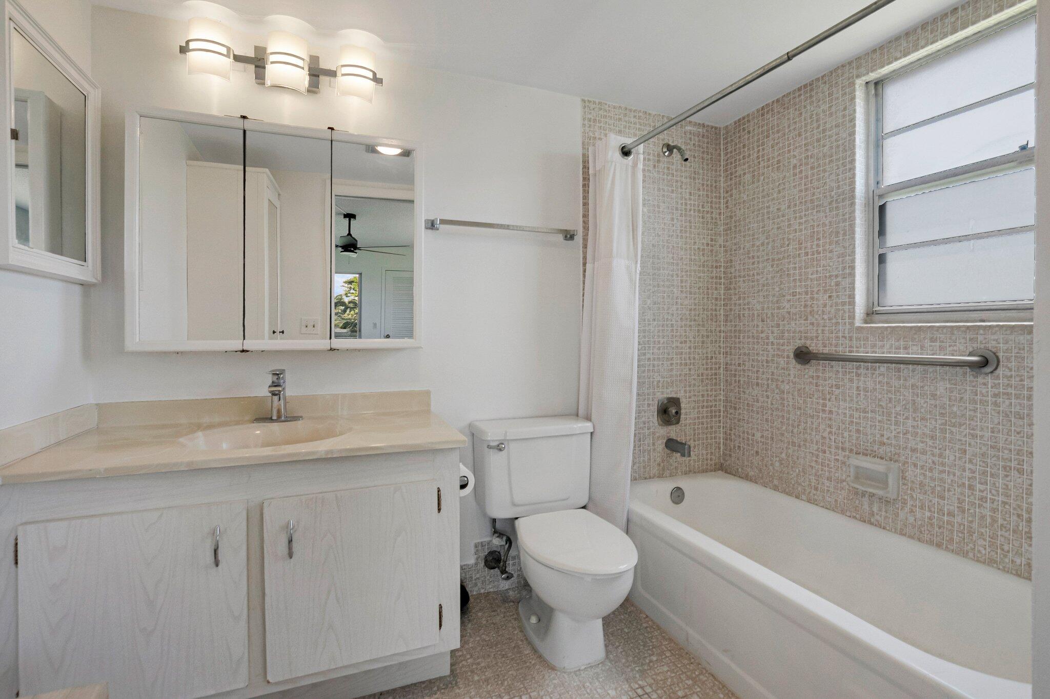 2020 Newcastle A Boca Raton, FL 33434 - Photo 12 of 48 21-web-or-mls-DSC_1076