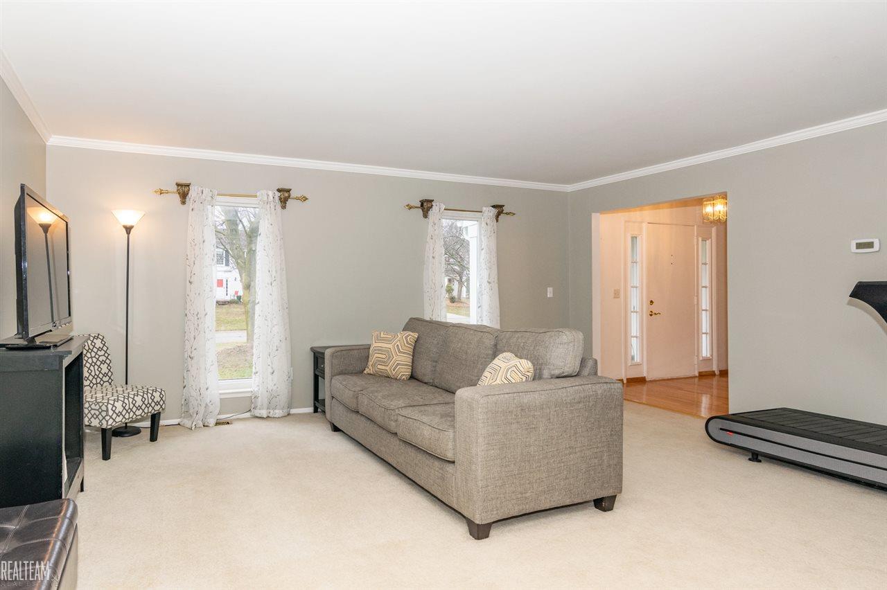 36197 Fredericksburg Road Farmington Hills, MI 48331 - Photo 6 of 40