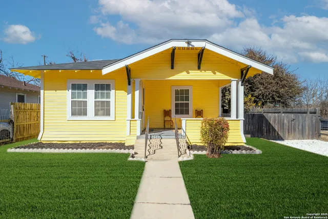 $2,300 | 475 East French Place, San Antonio, TX 78212