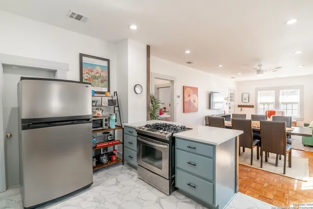 $2,300 | 475 East French Place, San Antonio, TX 78212