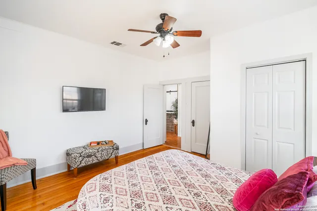 $2,300 | 475 East French Place, San Antonio, TX 78212