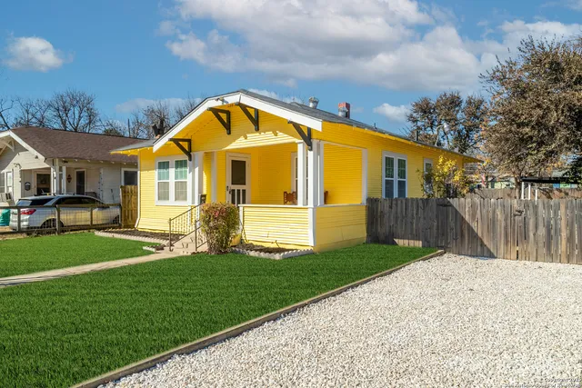$2,300 | 475 East French Place, San Antonio, TX 78212