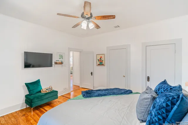 $2,300 | 475 East French Place, San Antonio, TX 78212