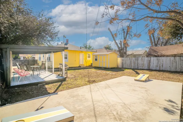 $2,300 | 475 East French Place, San Antonio, TX 78212