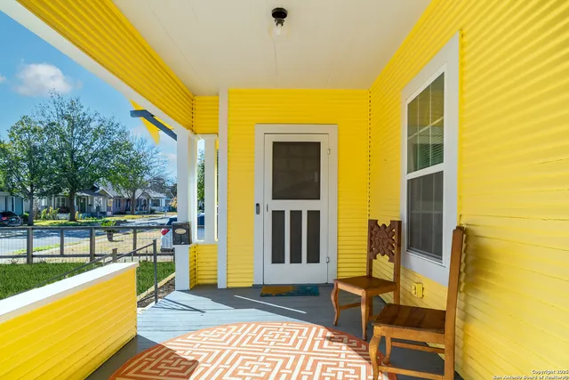 $2,300 | 475 East French Place, San Antonio, TX 78212