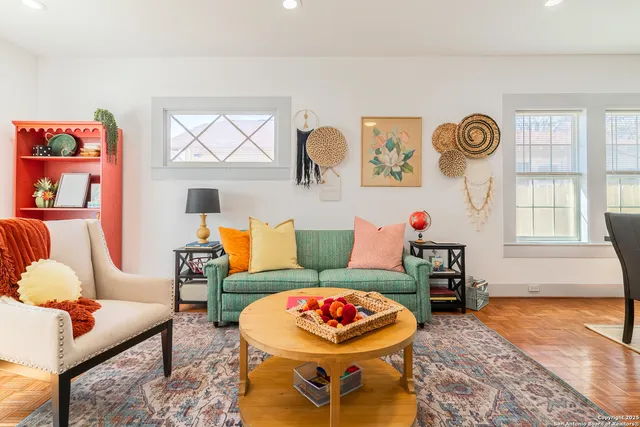 $2,300 | 475 East French Place, San Antonio, TX 78212