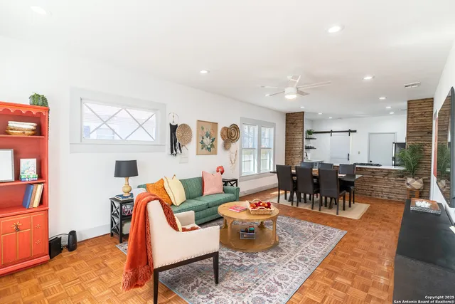 $2,300 | 475 East French Place, San Antonio, TX 78212