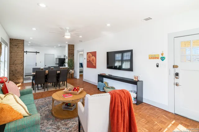 $2,300 | 475 East French Place, San Antonio, TX 78212