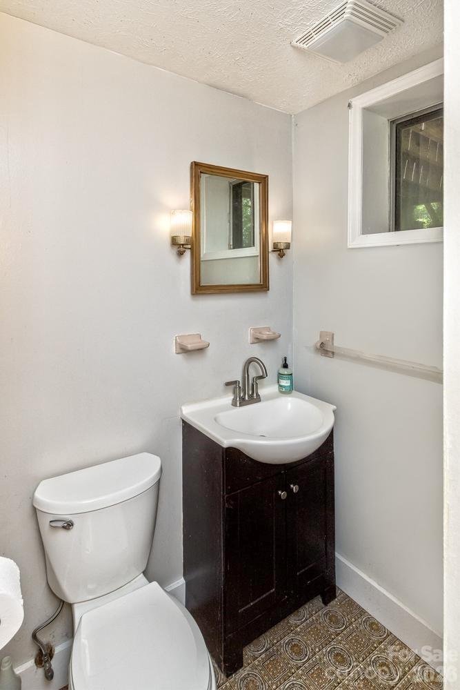 17 Rhododendron Place Asheville, NC 28805 - Photo 27 of 36