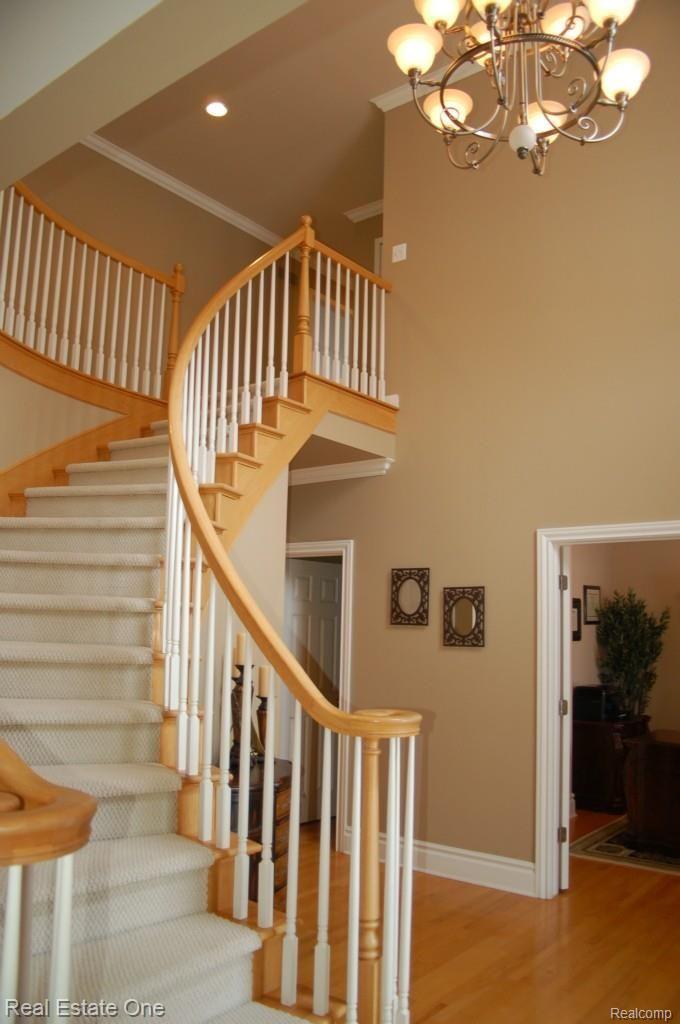 476 Oakbridge Drive Rochester, MI 48306 - Photo 3 of 38 FOYER (2).jpg