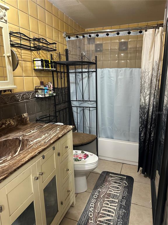 212 Ballard Road Avon Park, FL 33825 - Photo 20 of 22 a bathroom with a granite countertop sink toilet and shower