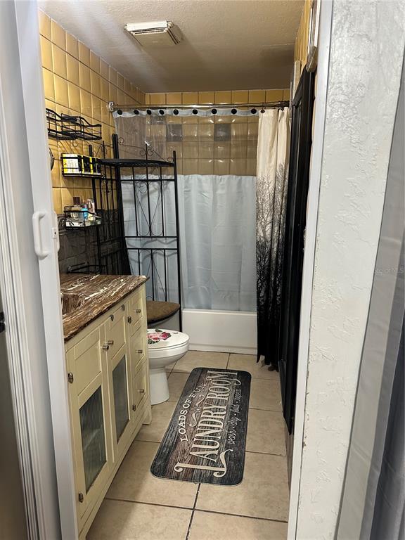 212 Ballard Road Avon Park, FL 33825 - Photo 21 of 22 a bathroom with a sink a toilet a shower and a mirror
