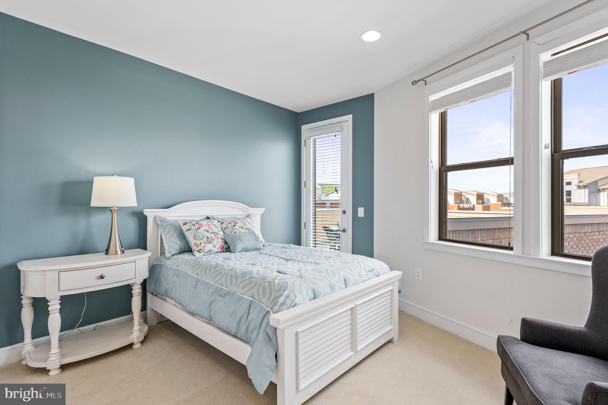 42791 Macbeth Terrace Ashburn, VA 20148 - Photo 33 of 63 a bedroom with a bed and a lamp on table