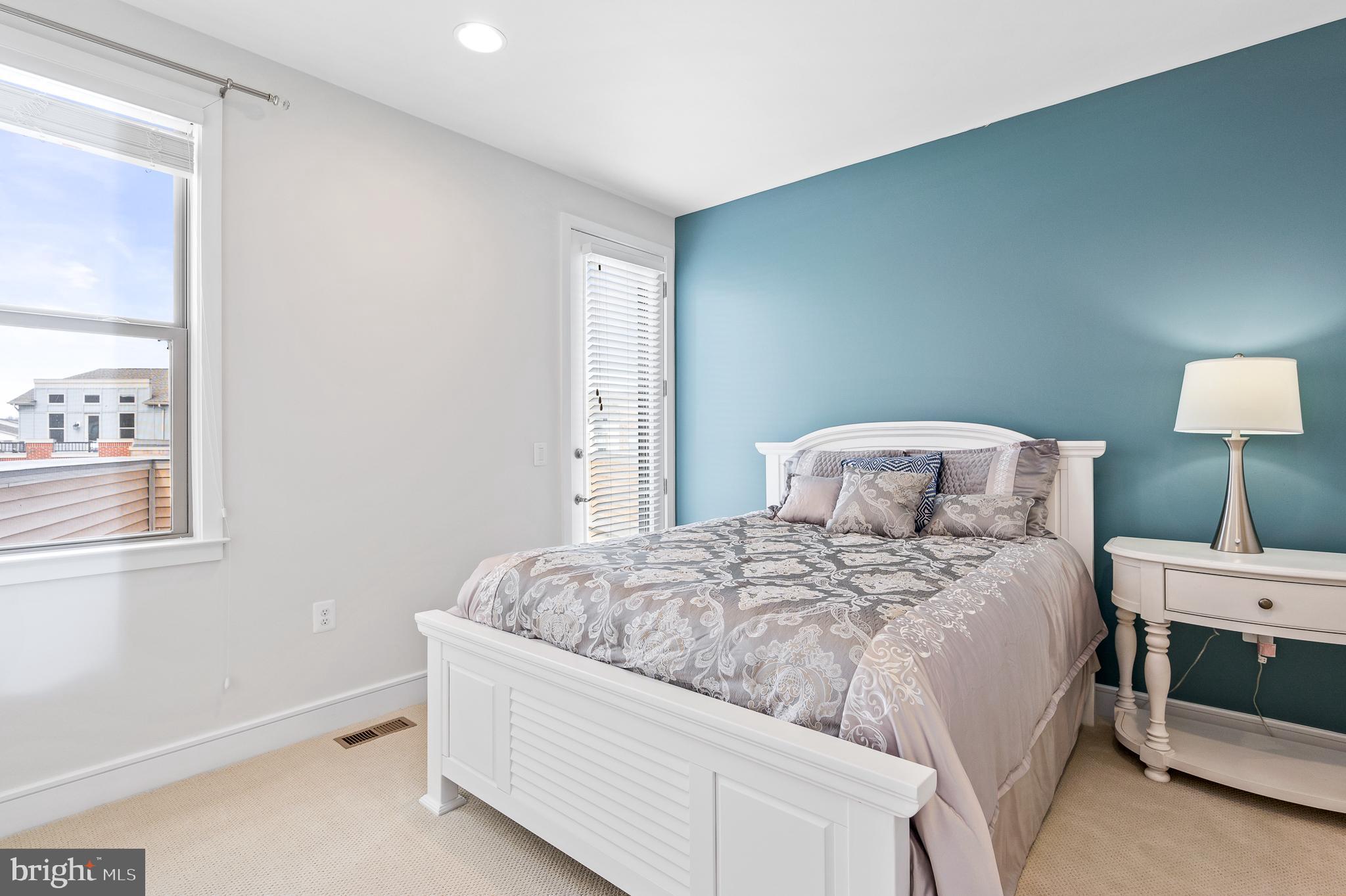 42791 Macbeth Terrace Ashburn, VA 20148 - Photo 39 of 63 a bedroom with a bed and a lamp