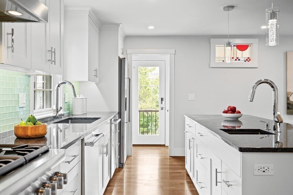 5 Ashford Road Newton, MA 02459 - Photo 7 of 22