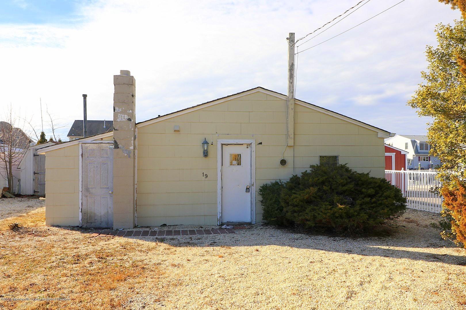 19 Compass Road Waretown, NJ 08758 - Photo 2 of 28 IMG_1178