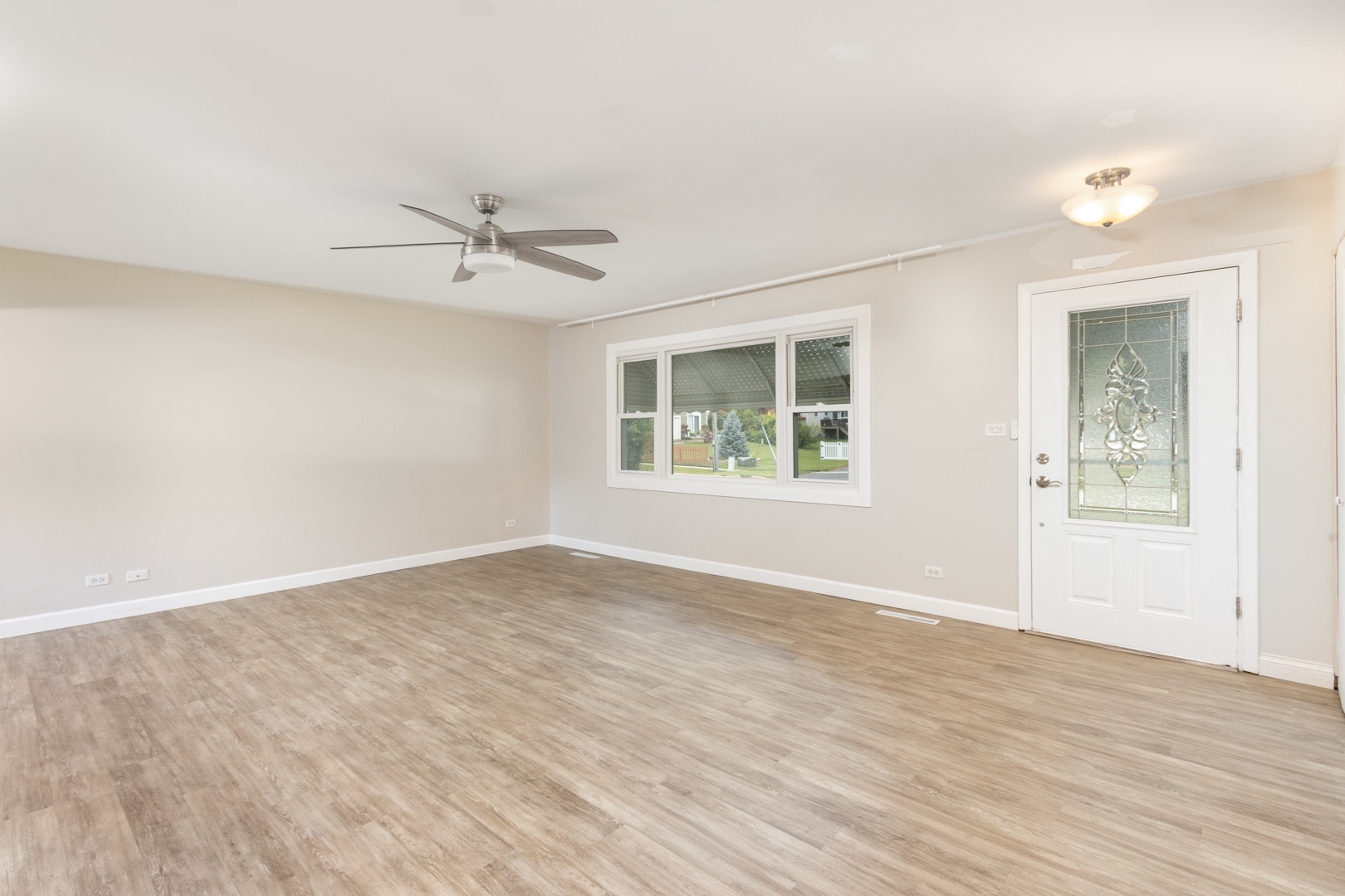 255 West Daniels Road Palatine, IL 60067 - Photo 3 of 34 Gallery Image 3