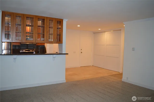 $3,100 | 6401 Lake Washington Boulevard Northeast, Unit 303, Kirkland, WA 98033