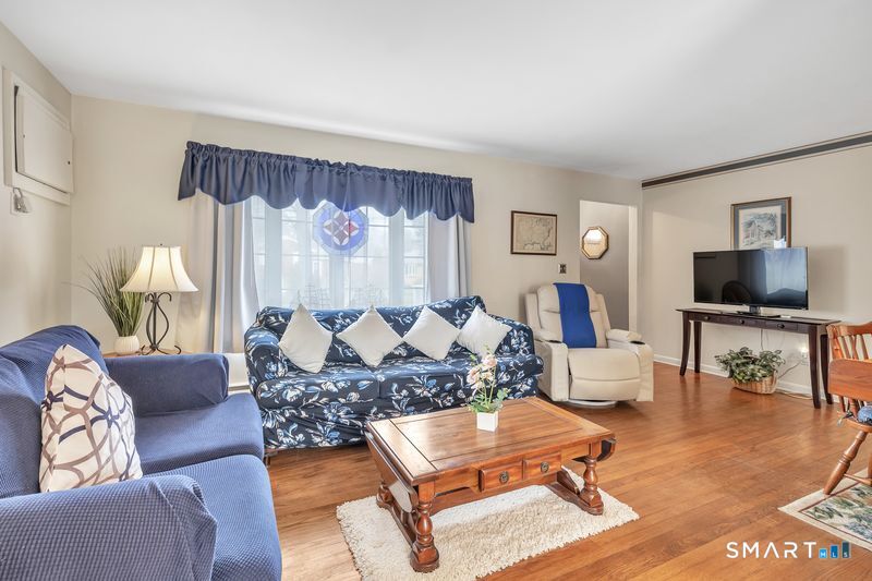 52 Robin Lane Fairfield, CT 06824 - Photo 11 of 38