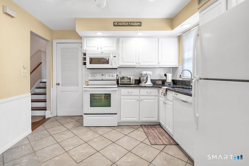 52 Robin Lane Fairfield, CT 06824 - Photo 15 of 38