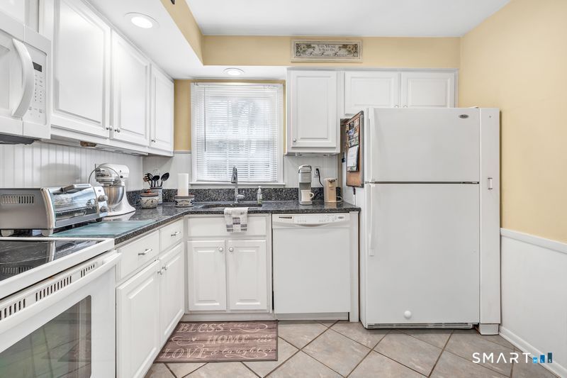 52 Robin Lane Fairfield, CT 06824 - Photo 19 of 38