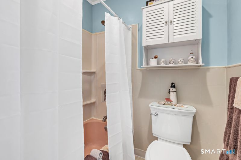 52 Robin Lane Fairfield, CT 06824 - Photo 23 of 38