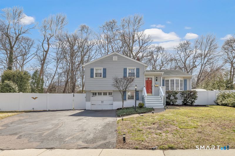 52 Robin Lane Fairfield, CT 06824 - Photo 3 of 38