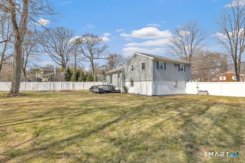 52 Robin Lane Fairfield, CT 06824 - Photo 5 of 38