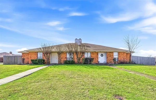 $238,500 | 414 Amber Lane, DeSoto, TX 75115