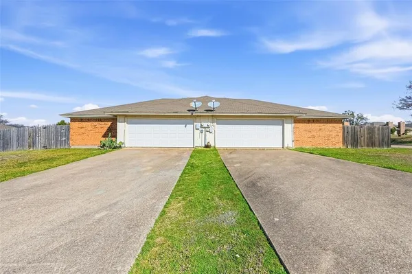 $238,500 | 414 Amber Lane, DeSoto, TX 75115
