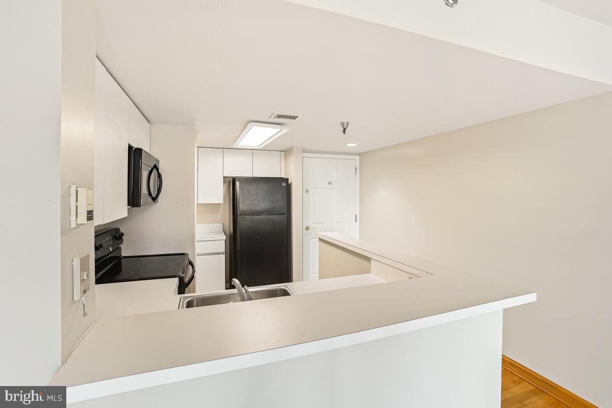 801 Pennsylvania Avenue Northwest, Unit PH06 Washington, DC 20004 - Photo 13 of 38