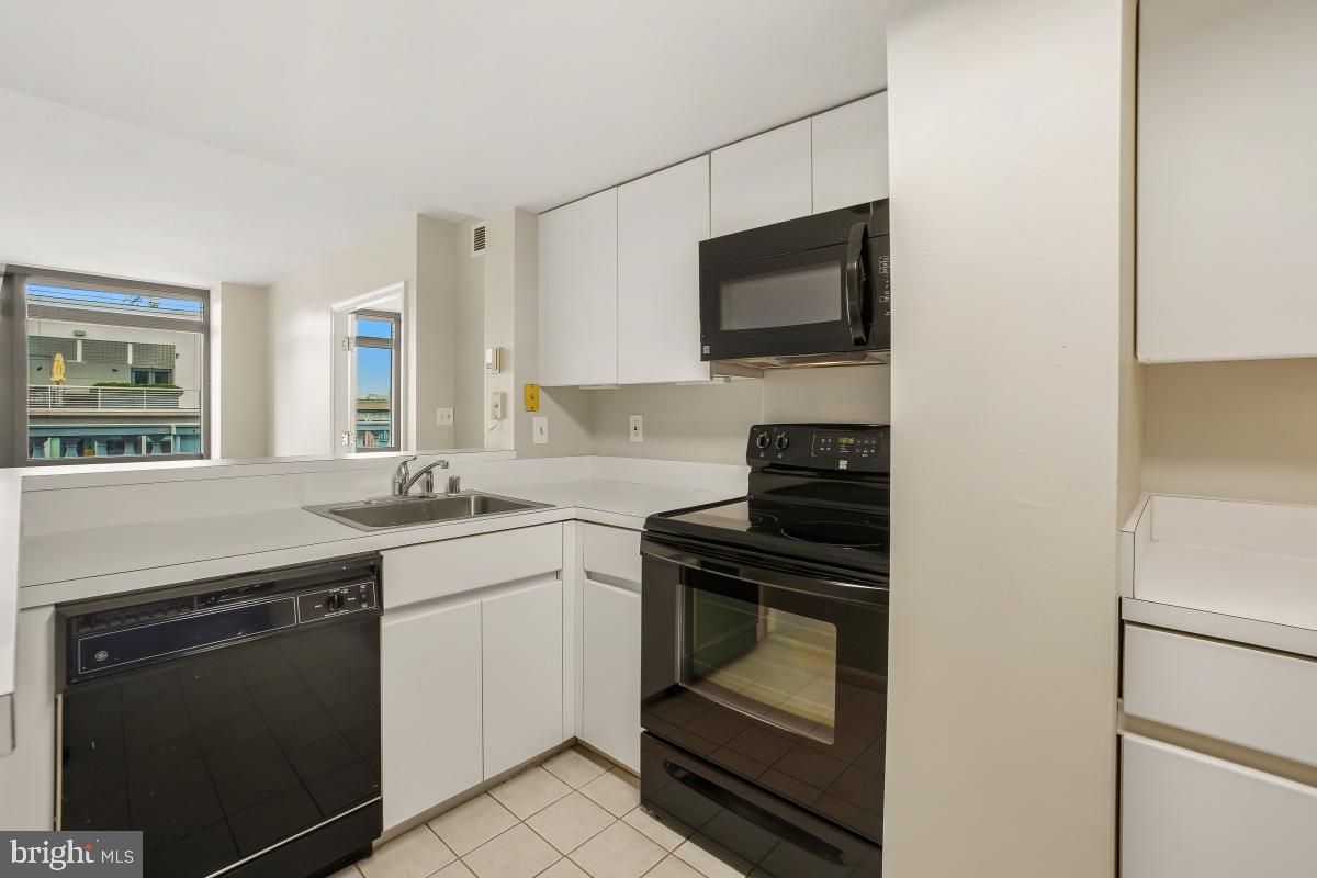 801 Pennsylvania Avenue Northwest, Unit PH06 Washington, DC 20004 - Photo 14 of 38