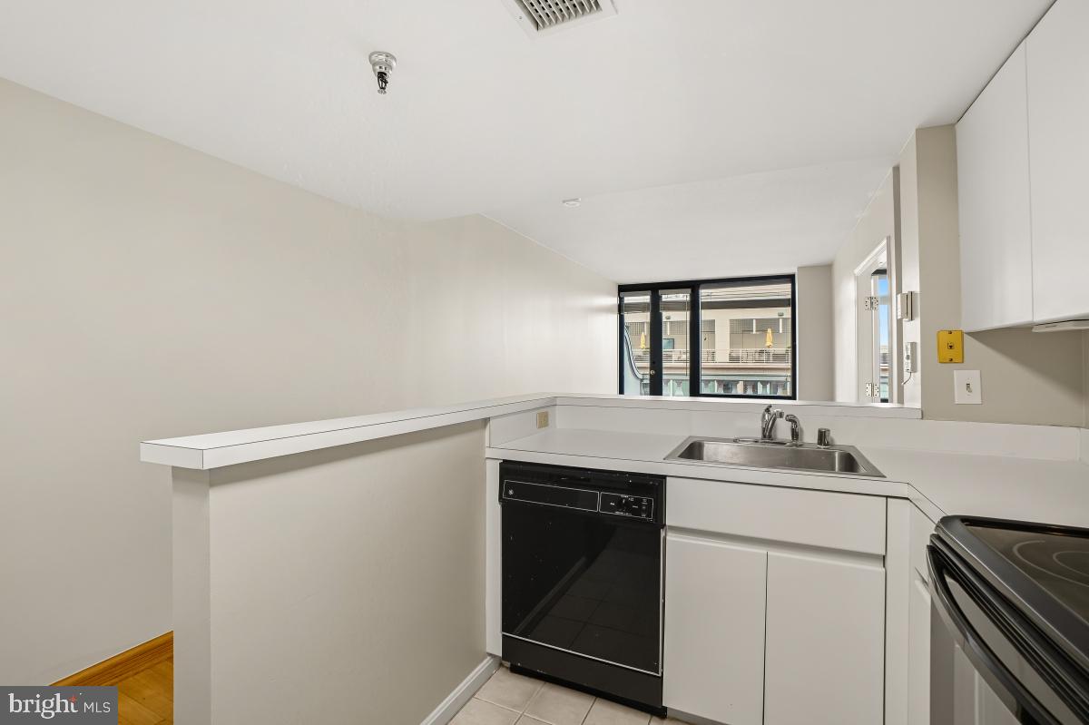 801 Pennsylvania Avenue Northwest, Unit PH06 Washington, DC 20004 - Photo 15 of 38