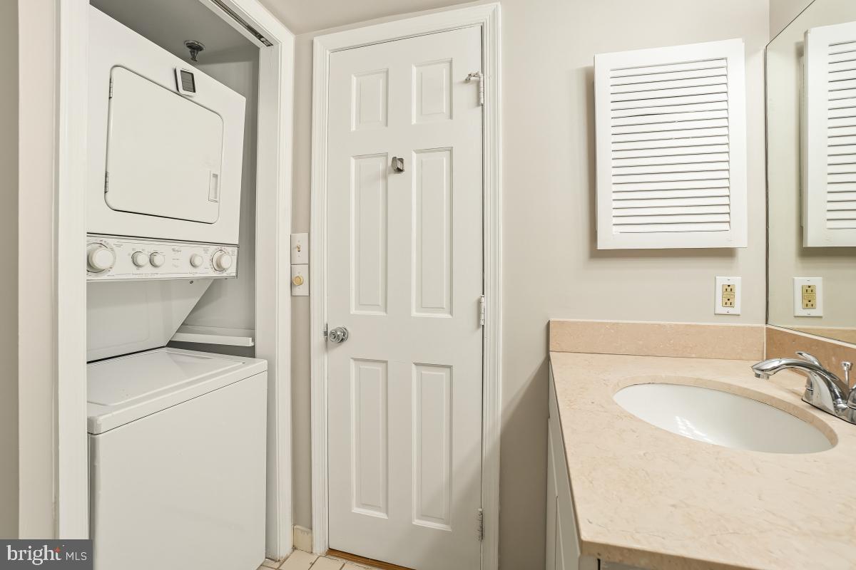 801 Pennsylvania Avenue Northwest, Unit PH06 Washington, DC 20004 - Photo 24 of 38