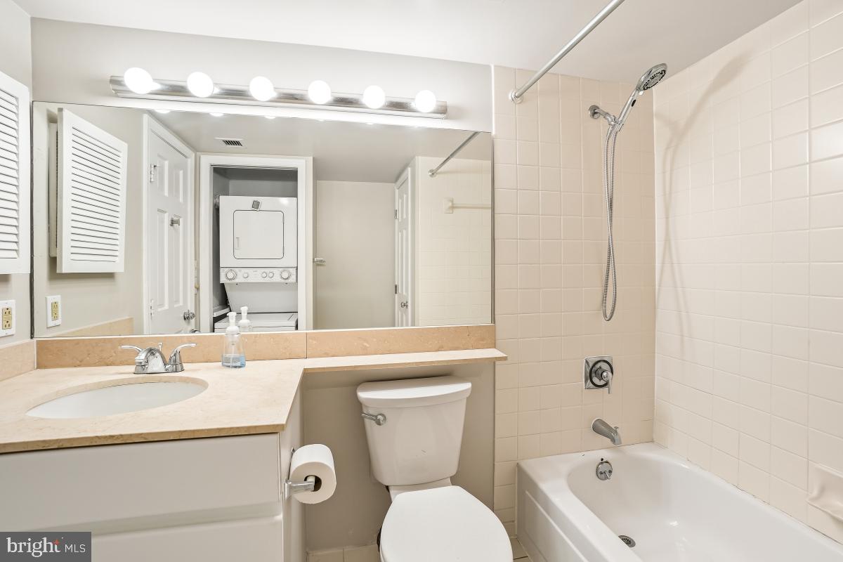 801 Pennsylvania Avenue Northwest, Unit PH06 Washington, DC 20004 - Photo 25 of 38