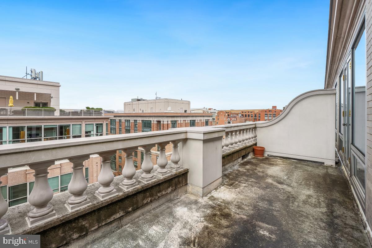 801 Pennsylvania Avenue Northwest, Unit PH06 Washington, DC 20004 - Photo 27 of 38