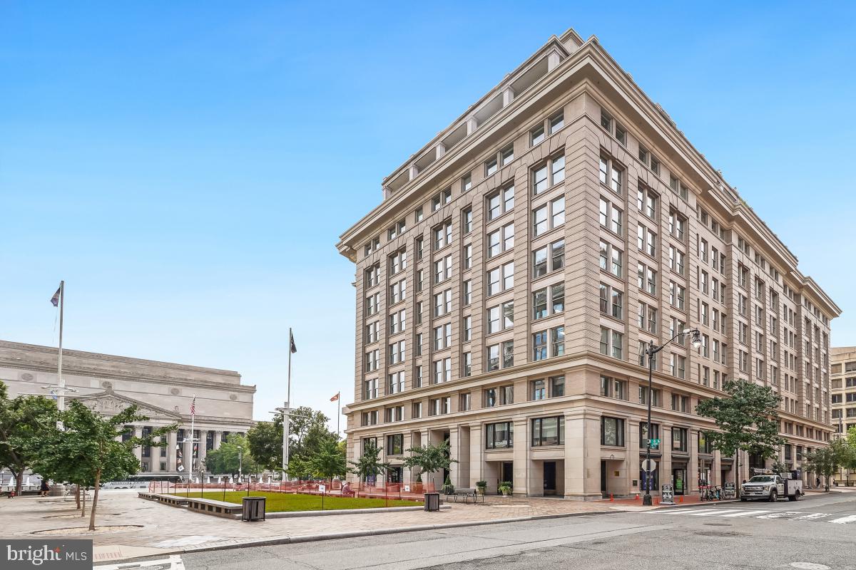 801 Pennsylvania Avenue Northwest, Unit PH06 Washington, DC 20004 - Photo 3 of 38