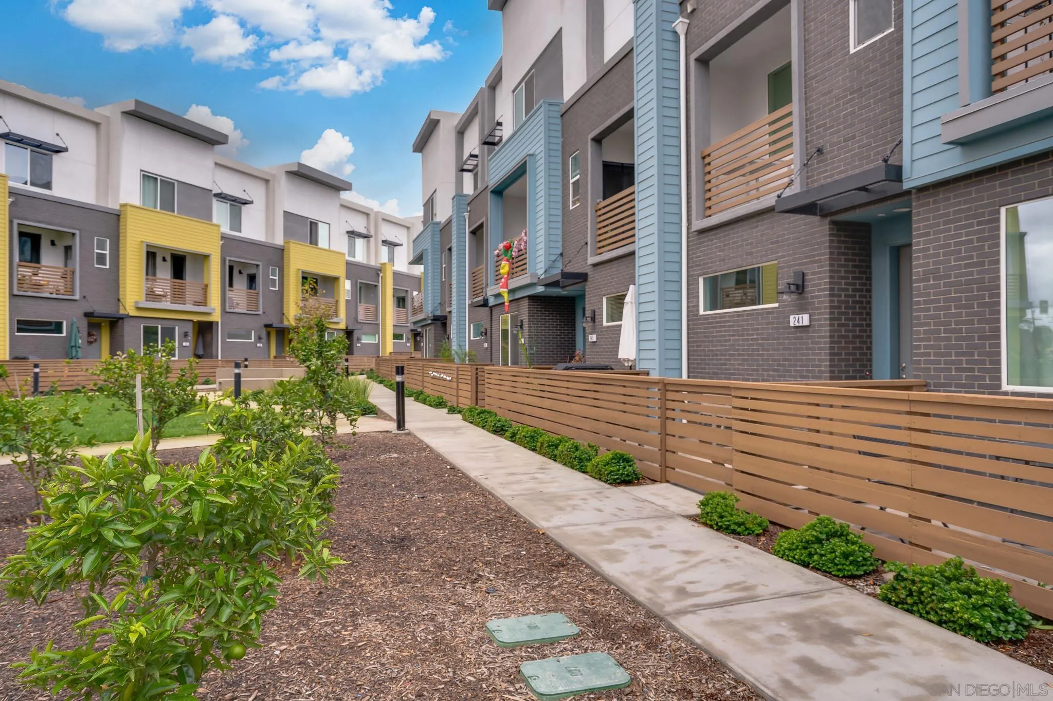 261 Gateway Court El Cajon, CA 92020 - Photo 4 of 32