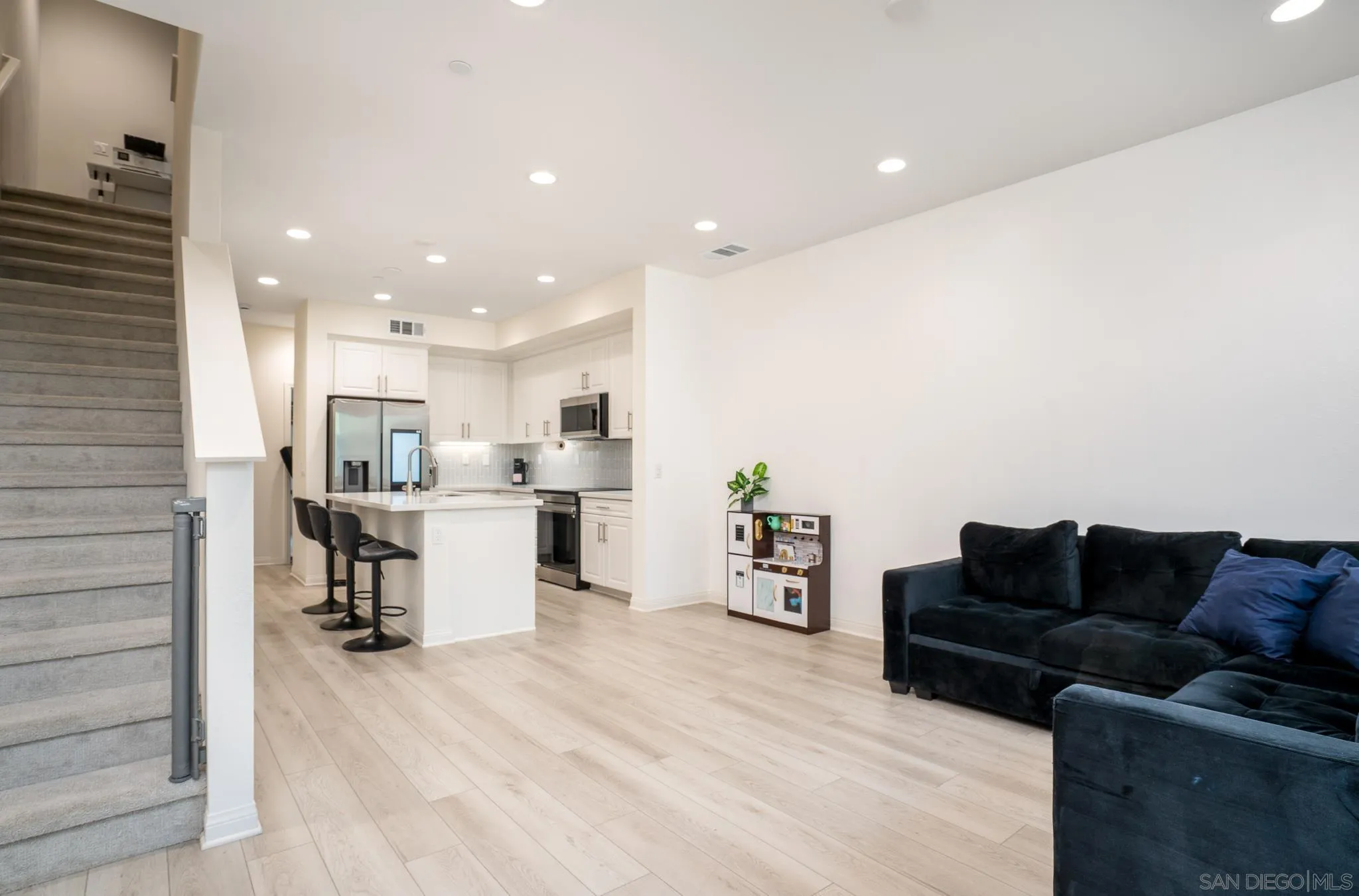 261 Gateway Court El Cajon, CA 92020 - Photo 6 of 32