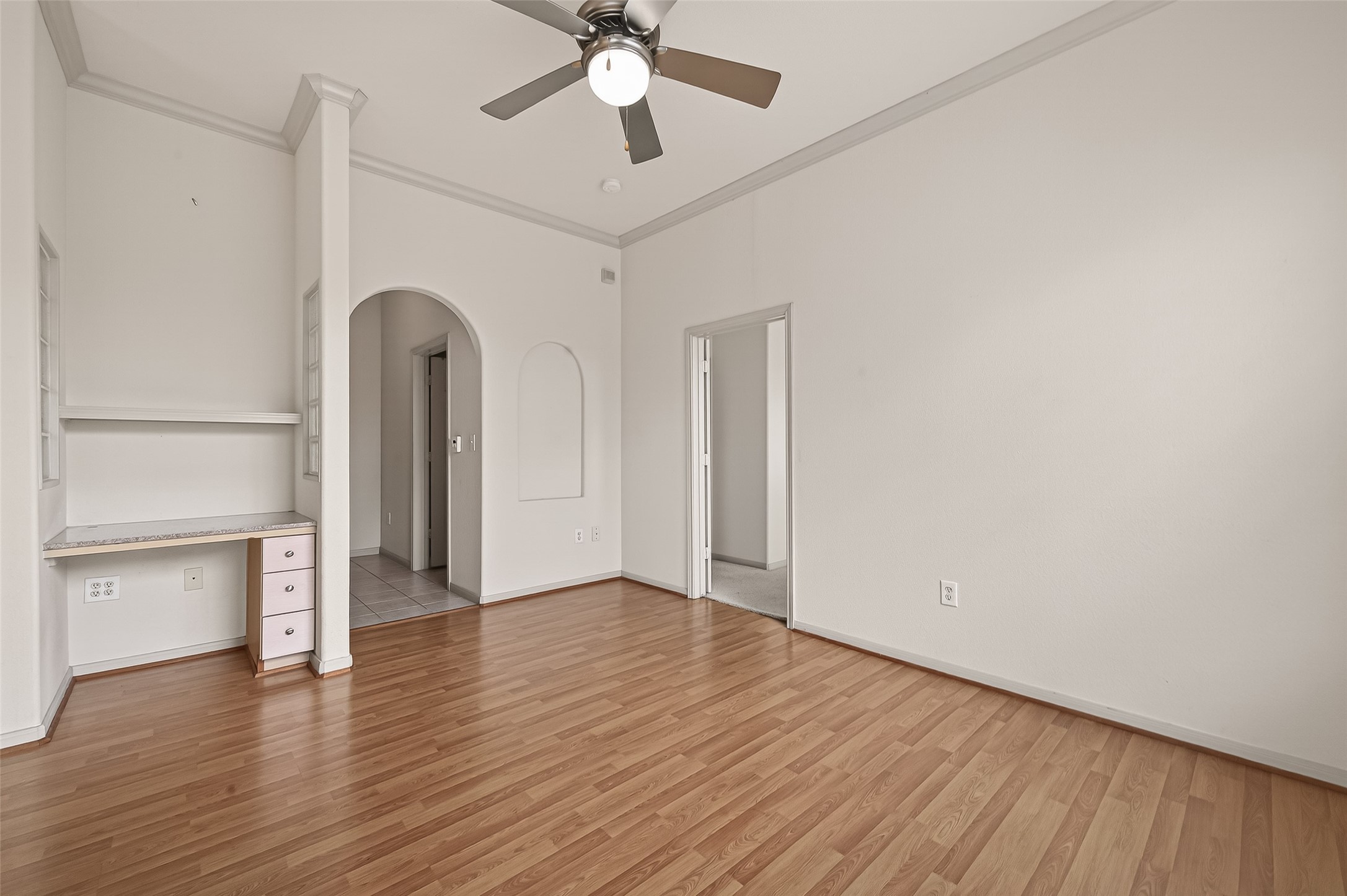 1441 East Street, Unit 308 Houston, TX 77007 - Photo 20 of 42 Door to the Bedroom on the right, hallway on the left to bathroom and laundry...