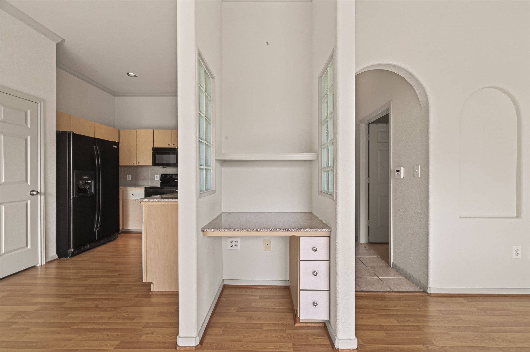 1441 East Street, Unit 308 Houston, TX 77007 - Photo 21 of 42 Study nook ideal for working from home or creative space.